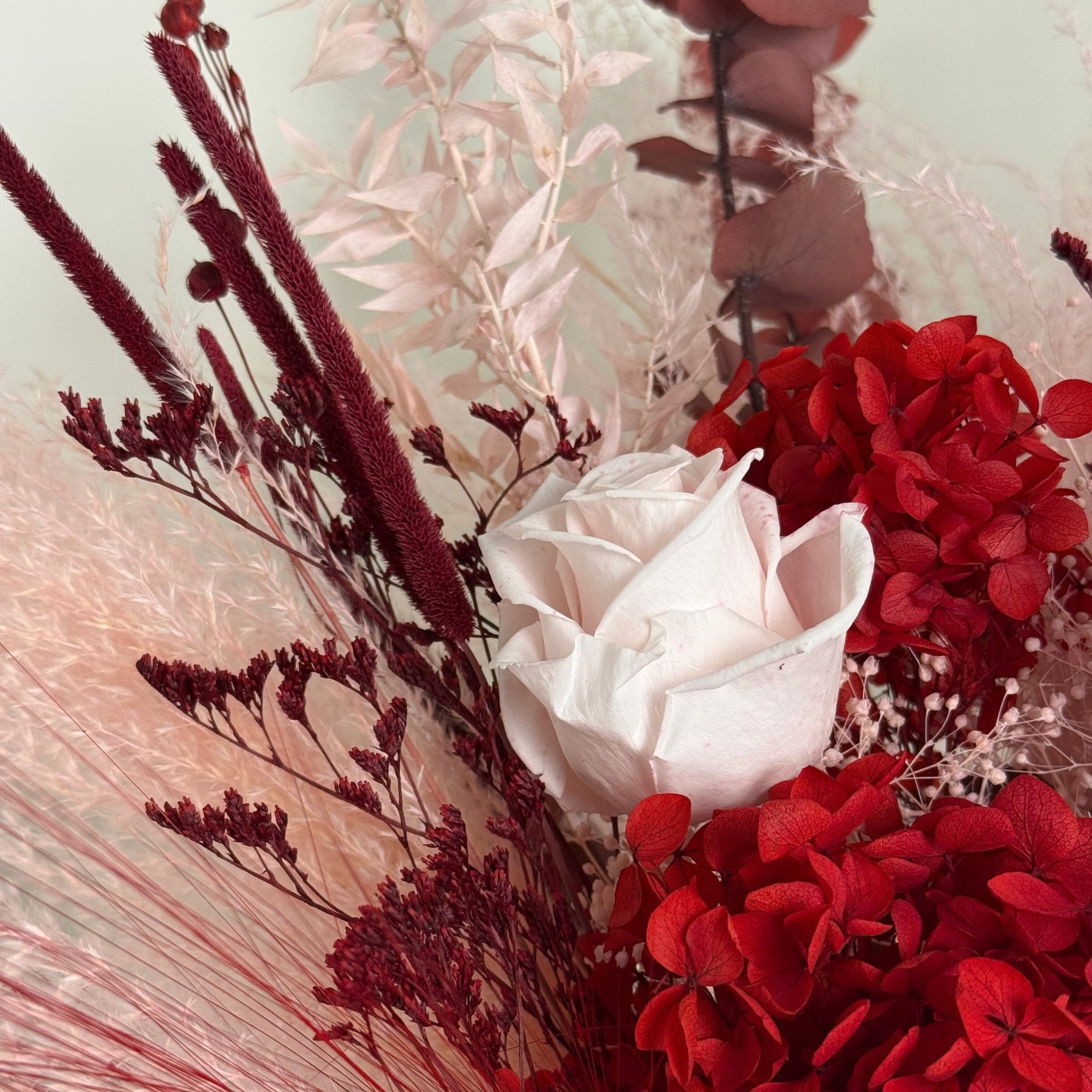 Rouge Velours – Stabilizēto Ziedu Pušķis